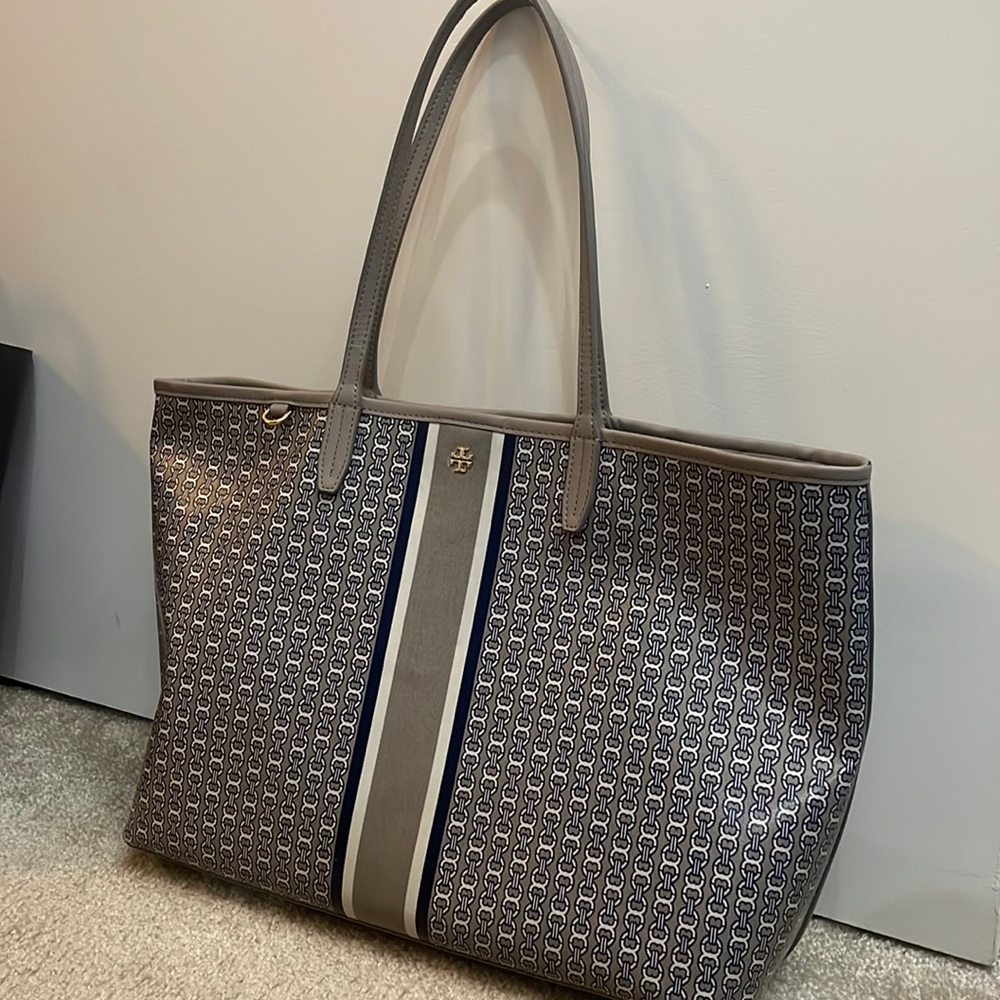 Tory Burch Gemini Link Tote in French Grey